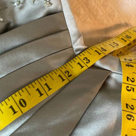 Gorgeous Sage green gown NWT - Picture 7 of 10